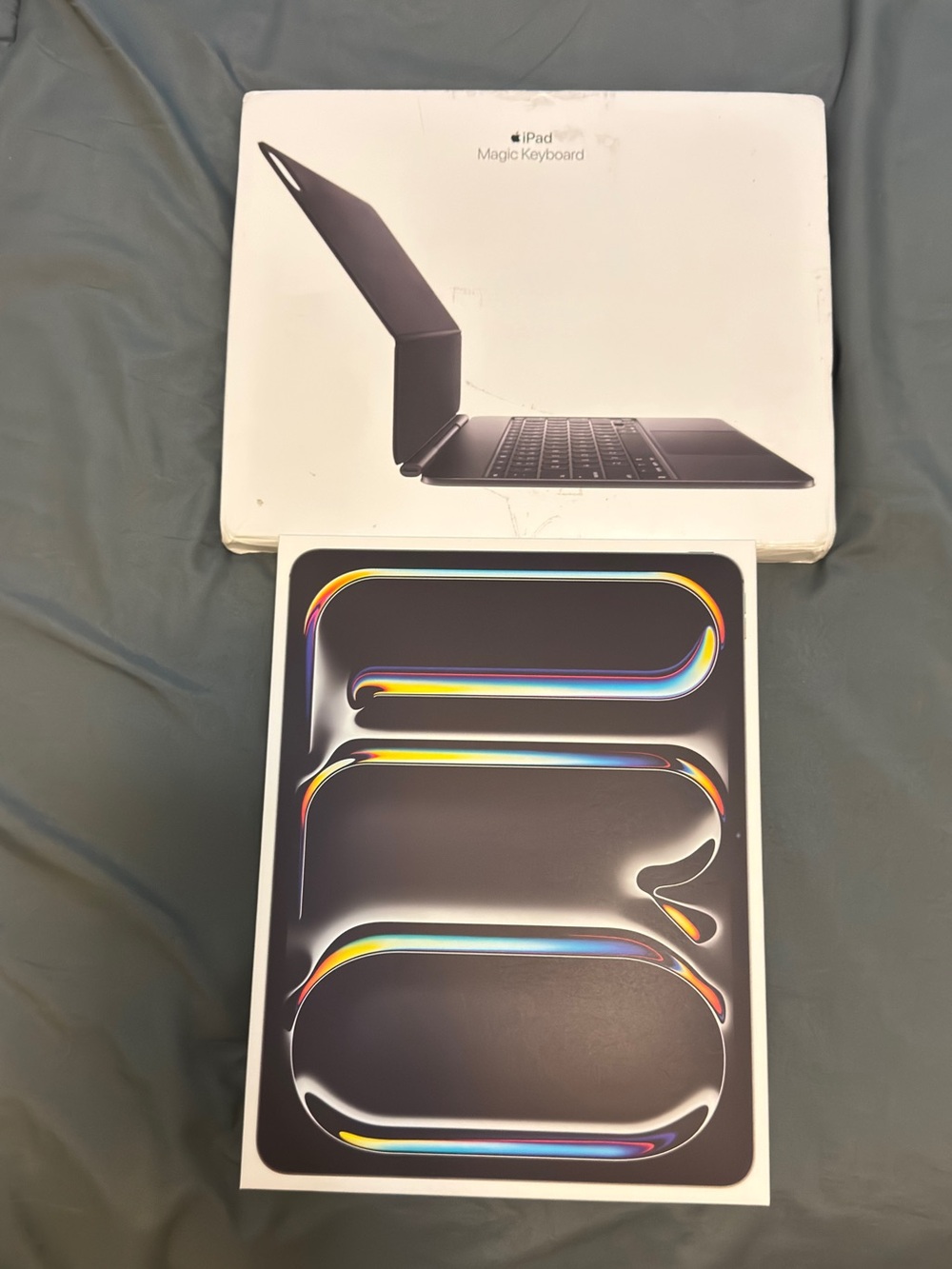 Brand new iPad Pro M5 13 inch WiFi + Cell AND New Magic Keyboard Apple Bundle !!